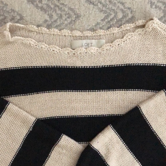Cropped boxy sweater. - Picture 2 of 2